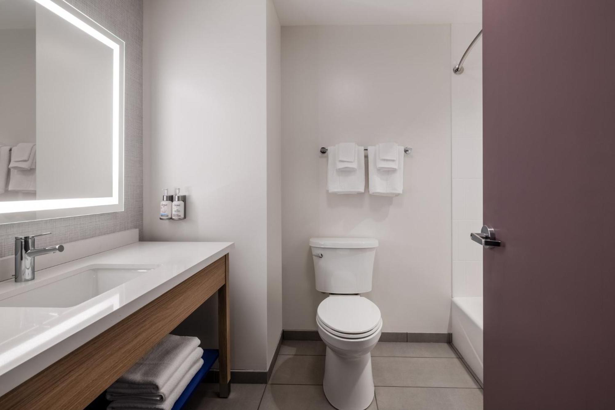 Garner Hotel Gonzales By Ihg Экстерьер фото